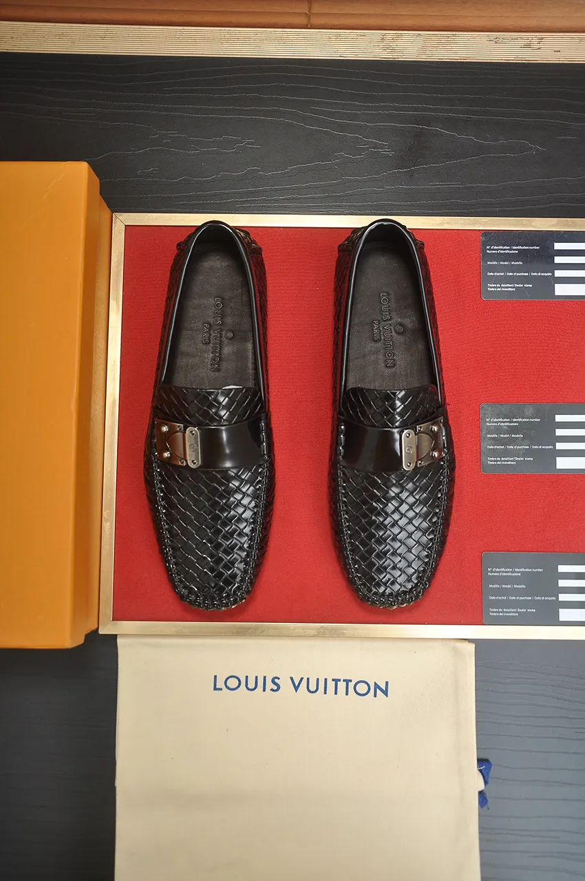 Men's men's shoes💰460💶 [LV Doudou shoes] (water-dyed cowhide lining) new model is on the market, available on the official website. The new Doudou shoes are processed into single-color materials, and the uppers are made of imported woven cowhide material. The body of the shoe is fully hemmed with mark thread, and is lined with imported original cowhide leather. The elegant shoe shape is super suitable for all-matching, and the size is 38-44.